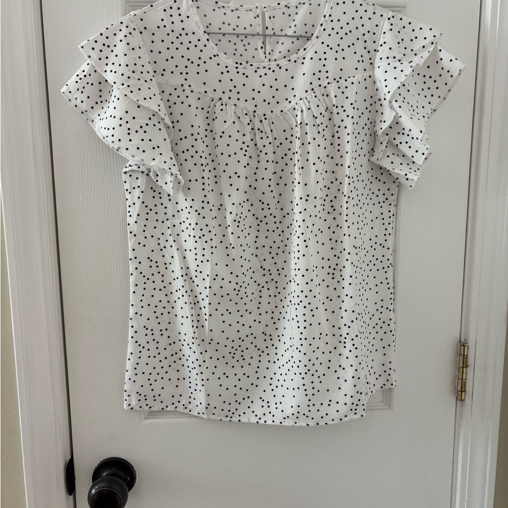 🟩3/$15 Polka Dot Blouse with Ruffle Sleeves